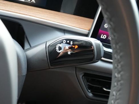 Used 2025 Volkswagen Tiguan SEL R-Line AWD/4WD image 30