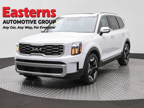 Used 2025 Kia Telluride S FWD image 1