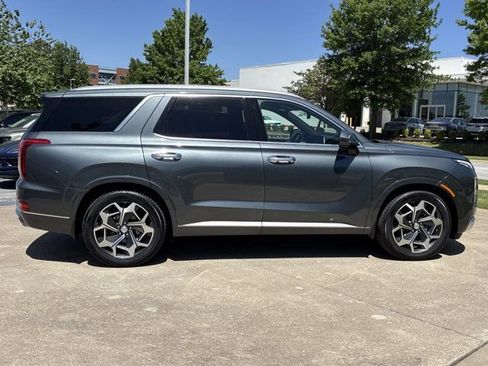 Used 2022 Hyundai Palisade Calligraphy FWD image 2