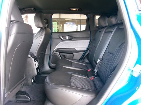 Used 2025 Jeep Compass Latitude image 43