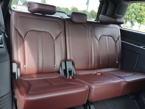 Used 2024 Ford Expedition Limited image 13