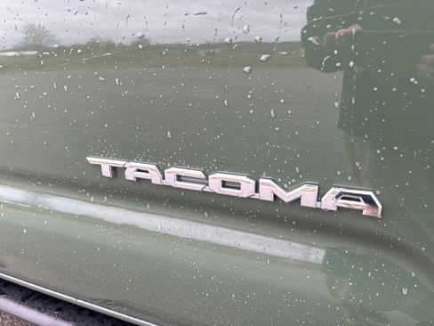 Used 2022 Toyota Tacoma TRD Off-Road image 42