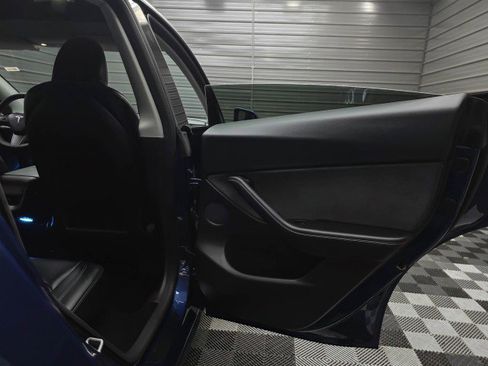 Used 2025 Tesla Model Y Long Range AWD/4WD image 35