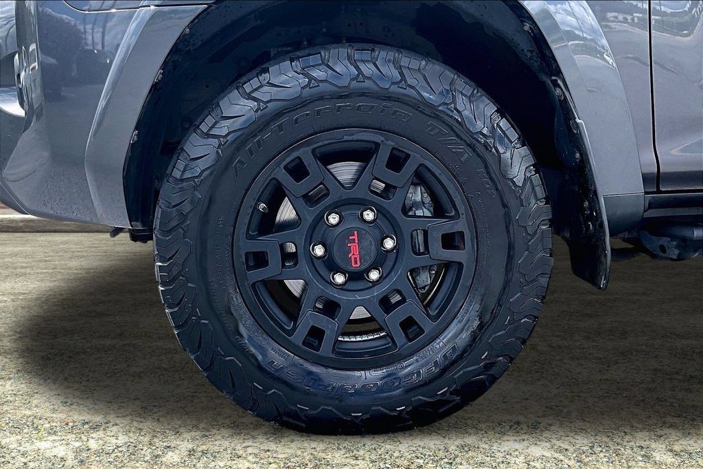 Used 2018 Toyota 4Runner SR5 Premium AWD/4WD image 33