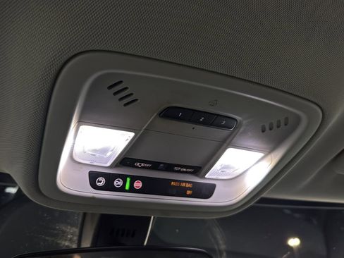 Used 2019 Chevrolet Traverse LT image 21