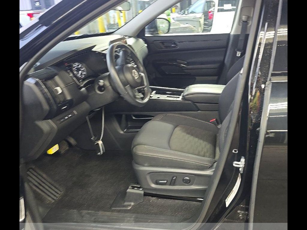 Used 2025 Nissan Pathfinder SV FWD image 42