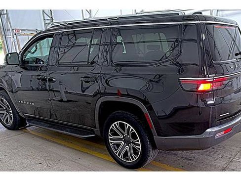 Used 2022 Jeep Wagoneer Series III w/ Convenience Group I AWD/4WD image 4