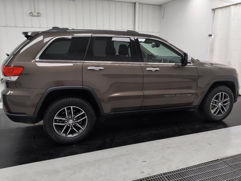 Used 2017 Jeep Grand Cherokee Limited AWD/4WD image 10