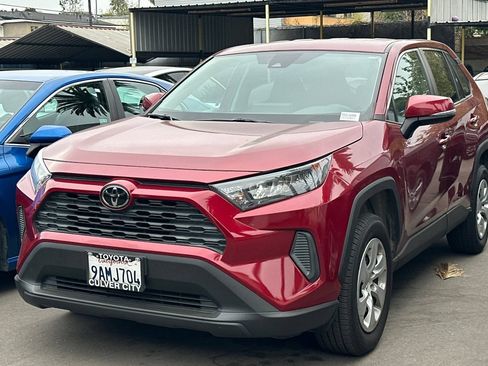 Used 2022 Toyota RAV4 LE AWD/4WD image 2