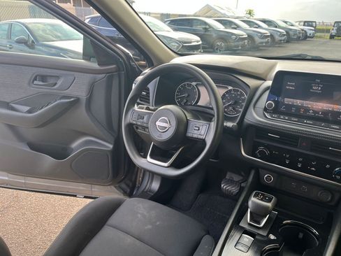 Used 2023 Nissan Rogue S image 33