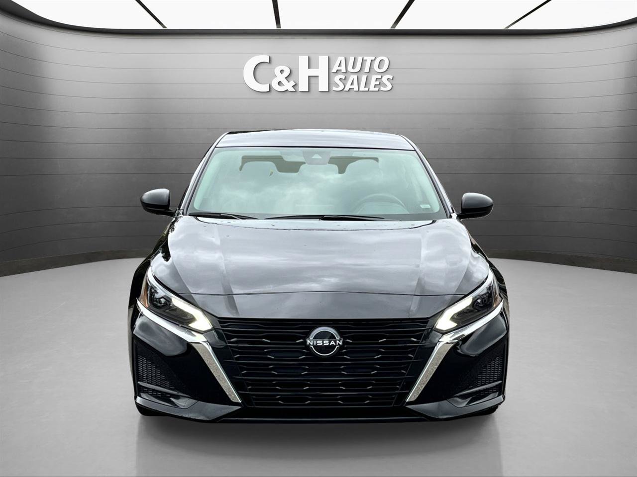 Used 2025 Nissan Altima 2.5 SV FWD image 2