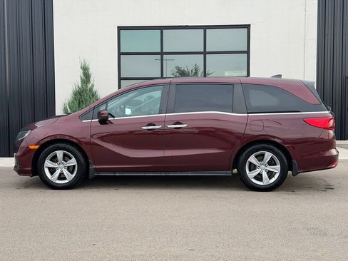 Used 2018 Honda Odyssey EX image 3