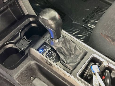 Used 2016 Toyota Tacoma SR5 RWD image 15
