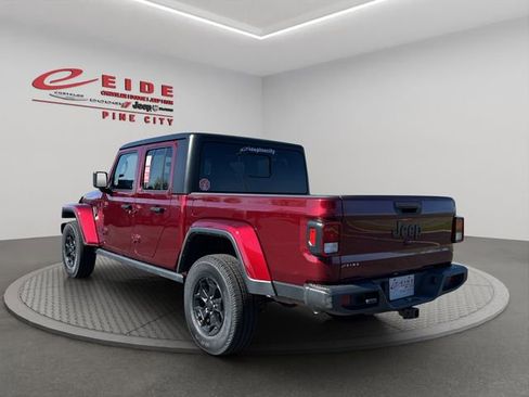 Used 2022 Jeep Gladiator Sport AWD/4WD image 35
