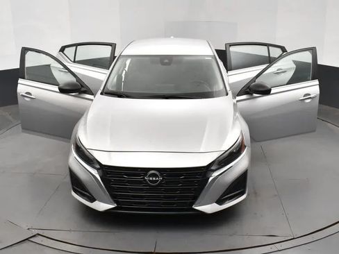 Used 2024 Nissan Altima 2.5 SV FWD image 10