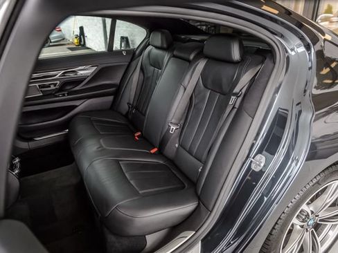 Used 2019 BMW 740i w/ M Sport Package RWD image 42