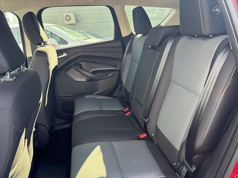 Used 2019 Ford Escape SE image 12
