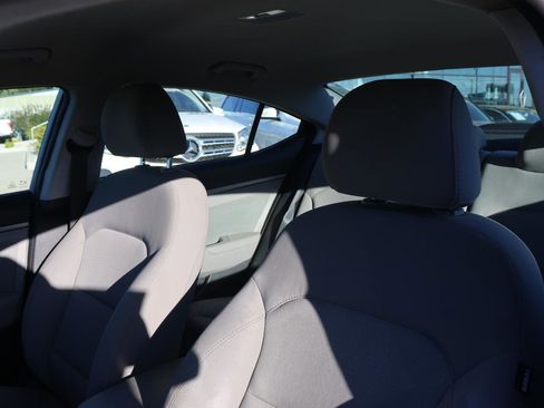Used 2017 Hyundai Elantra SE image 23