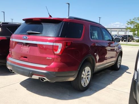 Used 2018 Ford Explorer XLT w/ Equipment Group 202A AWD/4WD image 4