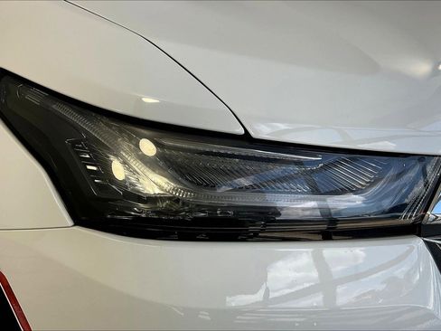 Used 2022 Chevrolet Traverse LT FWD image 31