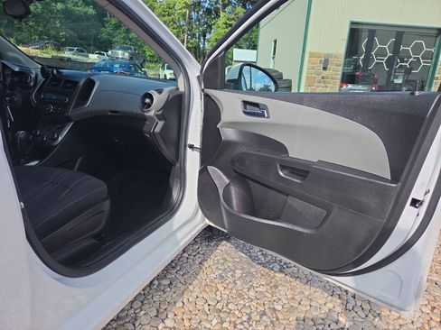 Used 2014 Chevrolet Sonic LT FWD image 22