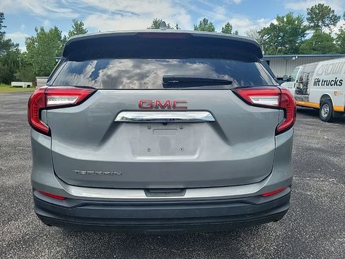 Used 2024 GMC Terrain SLE FWD image 7