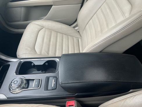 Used 2018 Ford Fusion SE w/ Fusion SE Technology Package image 26