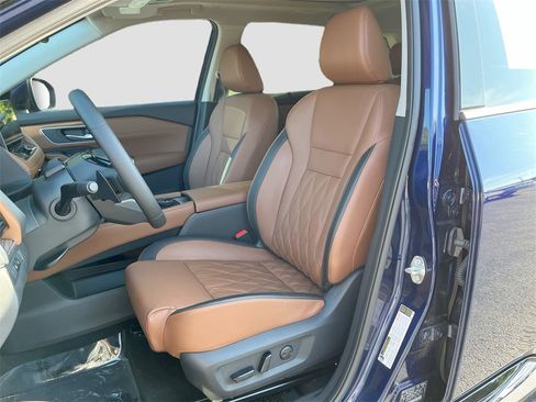 Used 2025 Nissan Rogue Platinum w/ Tech Package image 17