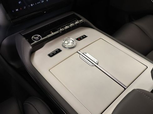 New 2026 Lincoln Navigator Reserve w/ Jet Appearance Package AWD/4WD image 8
