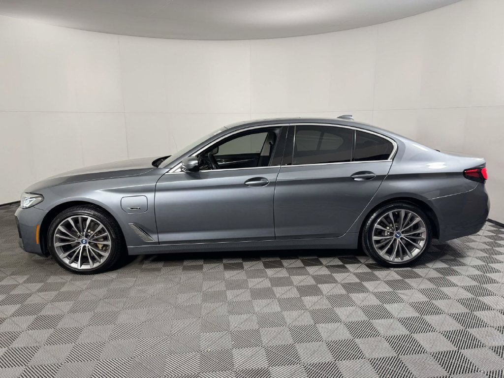 Used 2022 BMW 530e xDrive w/ Premium Package AWD/4WD image 11