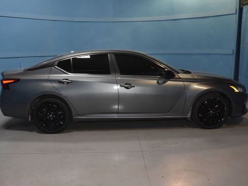 Certified 2022 Nissan Altima 2.5 SR w/ Midnight Edition Package image 19