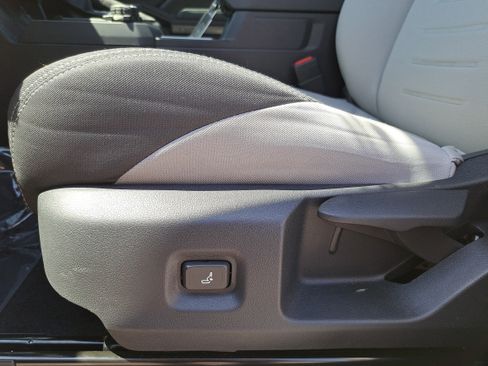 Used 2025 Toyota Tacoma TRD Off-Road image 26