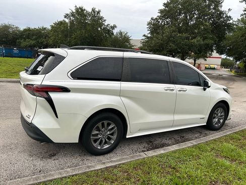 Used 2021 Toyota Sienna XLE w/ XLE Plus Package FWD image 6