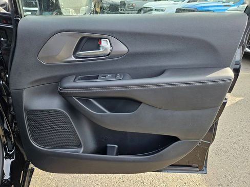 New 2026 Chrysler Pacifica Select image 19