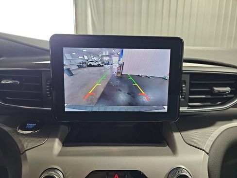 Used 2024 Ford Explorer XLT w/ Equipment Group 202A AWD/4WD image 46