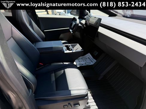 Used 2024 Tesla Cybertruck AWD Crew Cab image 29