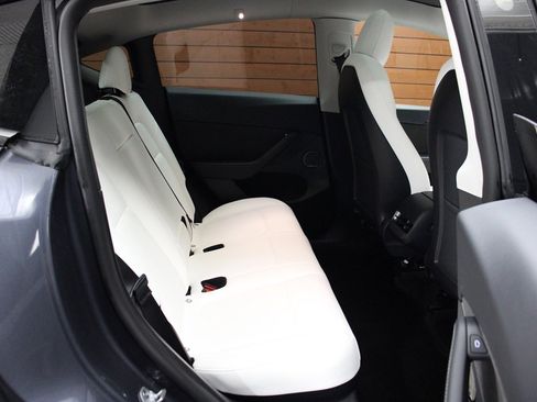 Used 2023 Tesla Model Y Long Range image 38