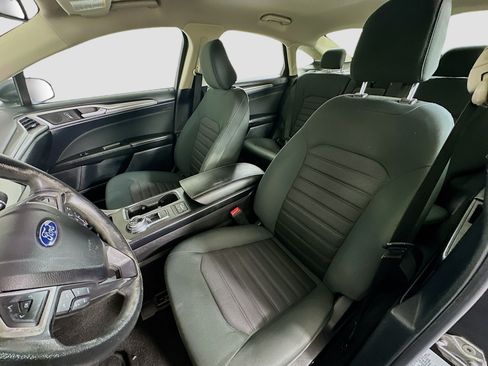 Used 2020 Ford Fusion SE FWD image 13