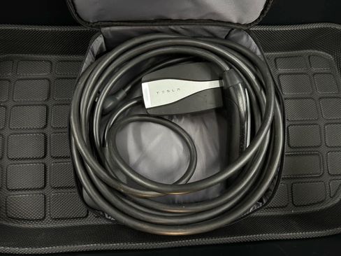 Used 2023 Tesla Model Y Long Range image 42