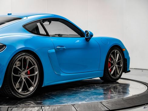 Used 2020 Porsche 718 Cayman GT4 RWD image 19