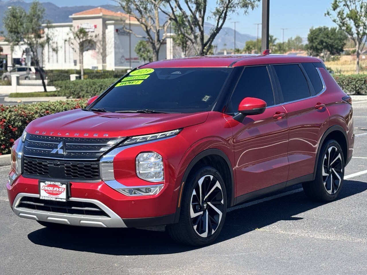 Used 2023 Mitsubishi Outlander SE FWD image 3