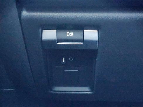 New 2026 Land Rover Defender 110 X-Dynamic SE image 21