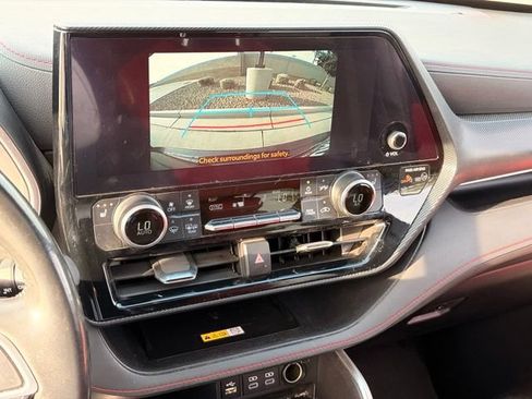 Used 2023 Toyota Highlander XSE FWD image 17
