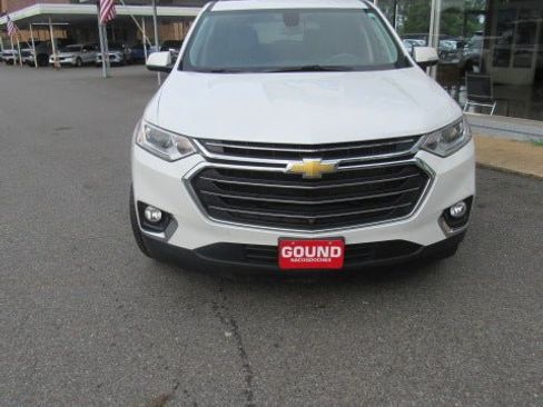Used 2020 Chevrolet Traverse LT w/ LT Premium Package FWD image 3