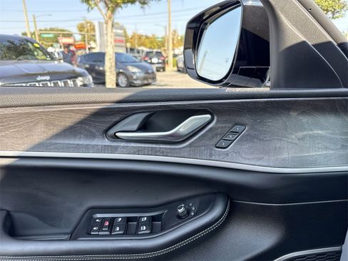 New 2025 Jeep Grand Cherokee L Limited w/ Luxury Tech Group II image 13