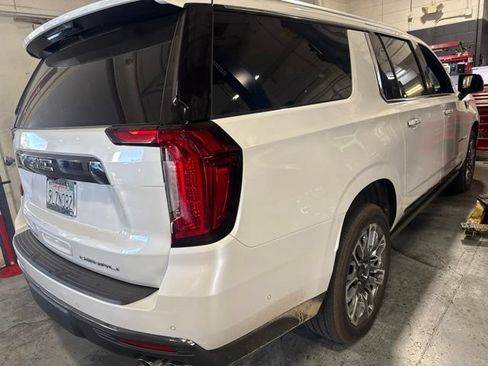 Used 2024 GMC Yukon XL Denali Ultimate AWD/4WD image 2