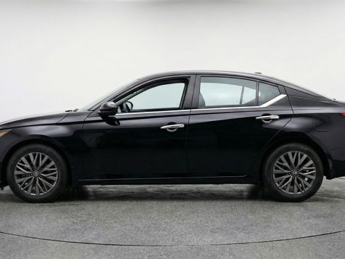 Used 2025 Nissan Altima 2.5 SV FWD image 5