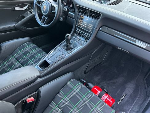 Certified 2016 Porsche 911 R RWD image 16