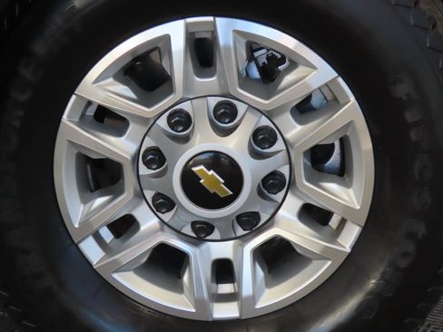 Used 2025 Chevrolet Silverado 2500 LT w/ Safety Package AWD/4WD image 9