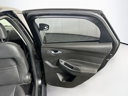 Used 2015 Ford Focus Titanium FWD image 28